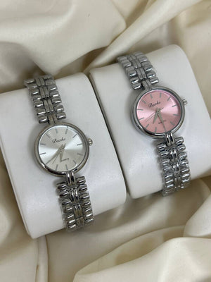 ساعة دائرية رقيقة فضية ⌚
