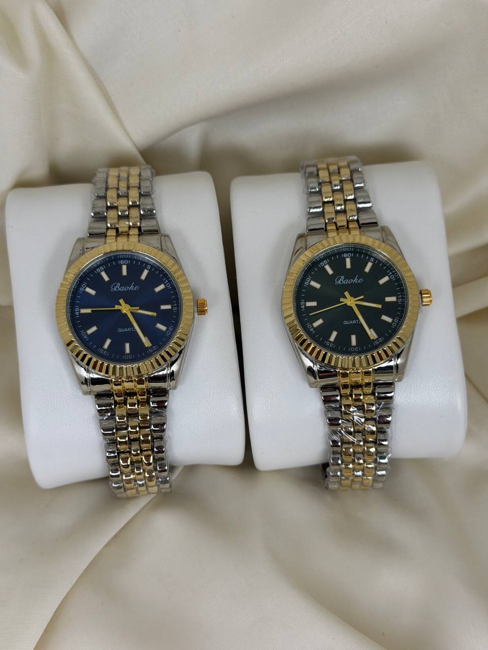 ساعة دائرية ذهبي وفضي ⌚