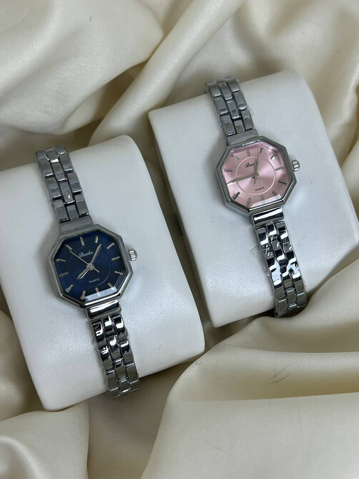 ساعة مثمنة فضية ⌚