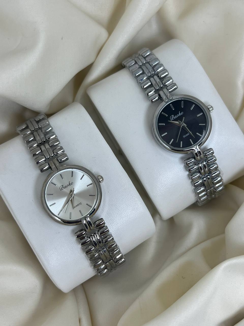 ساعة دائرية رقيقة فضية ⌚