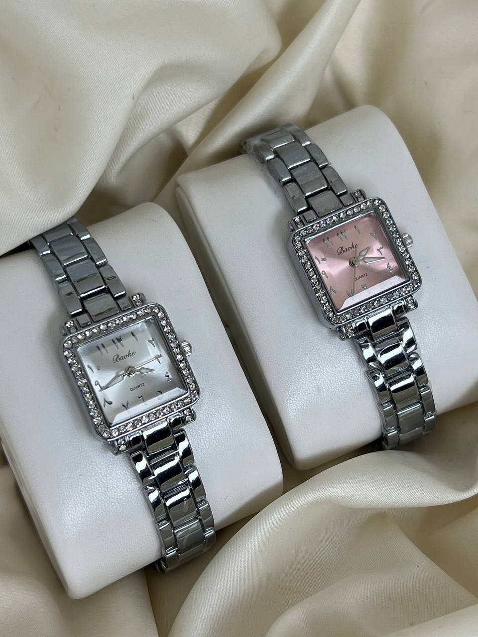 ساعة مربعة بالأرقام العربية فضية ⌚