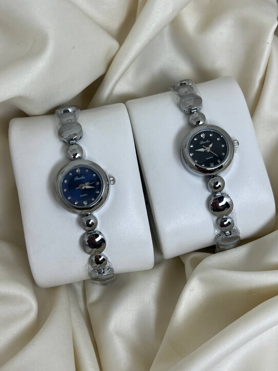 ساعة الحبات الصغيرة الفضية ⌚
