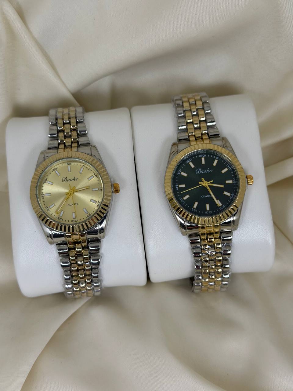 ساعة دائرية ذهبي وفضي ⌚