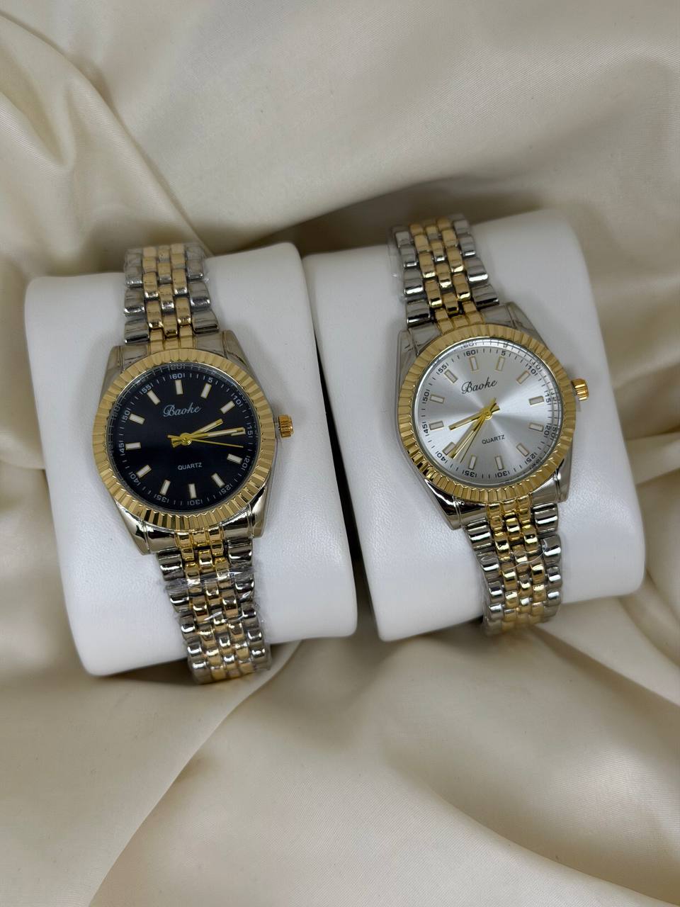 ساعة دائرية ذهبي وفضي ⌚
